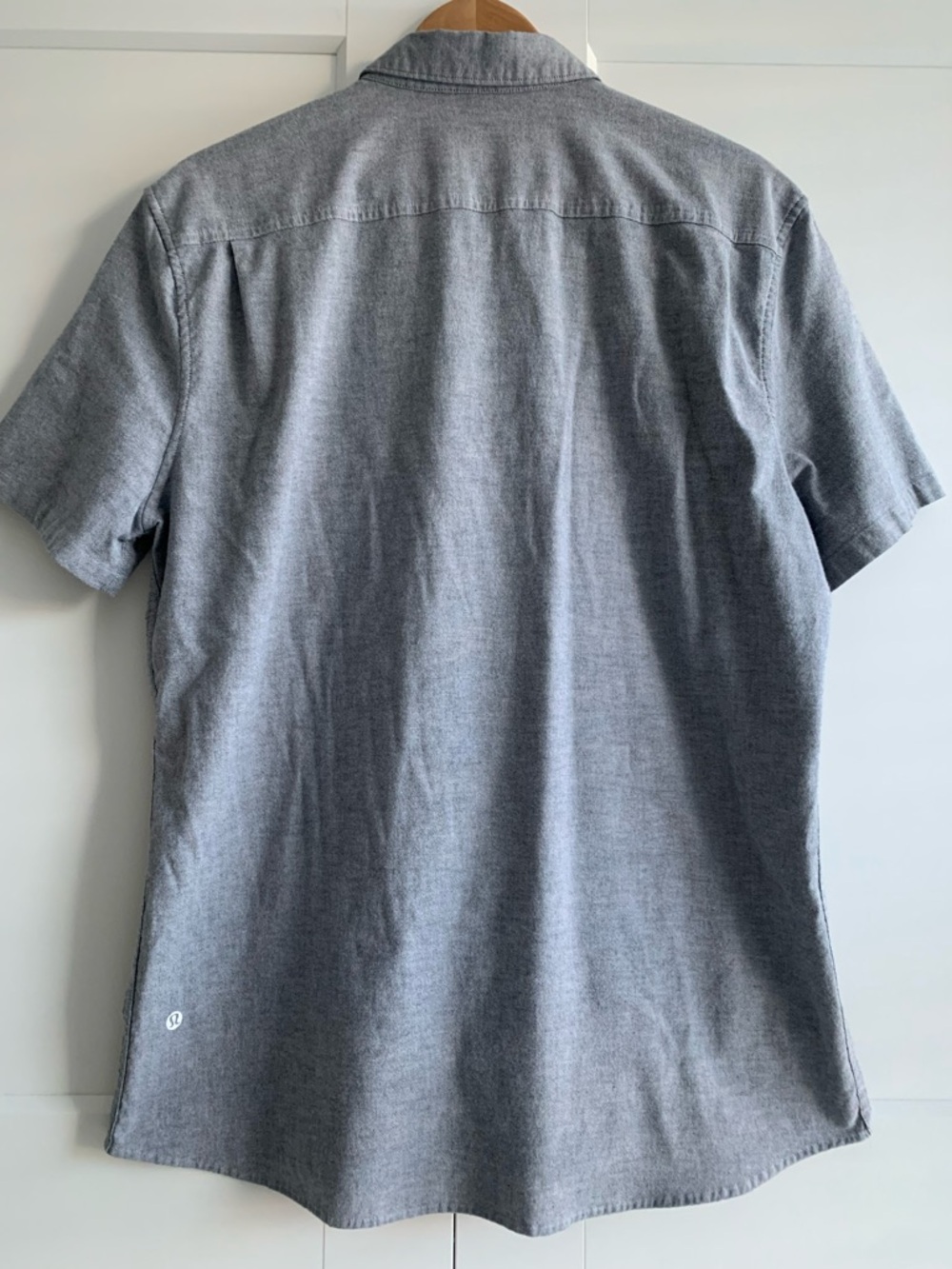 Lululemon men’s On Time Short Sleeve Button Down Shirt in dark Ash size  XL - Picture 3 of 15